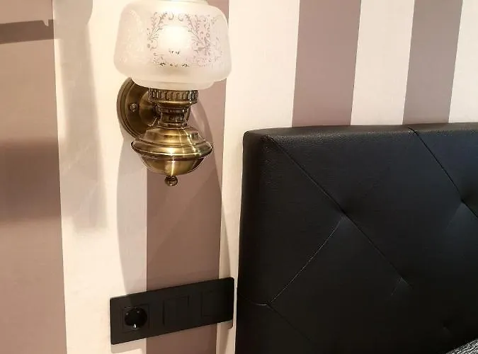 Plaza Πανσιόν *