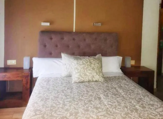 Plaza Πανσιόν *